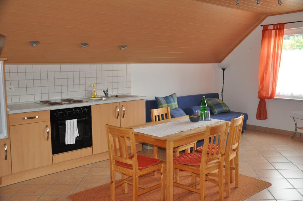 Fliederhof Ferienwohnungen Herresbach Rom bilde
