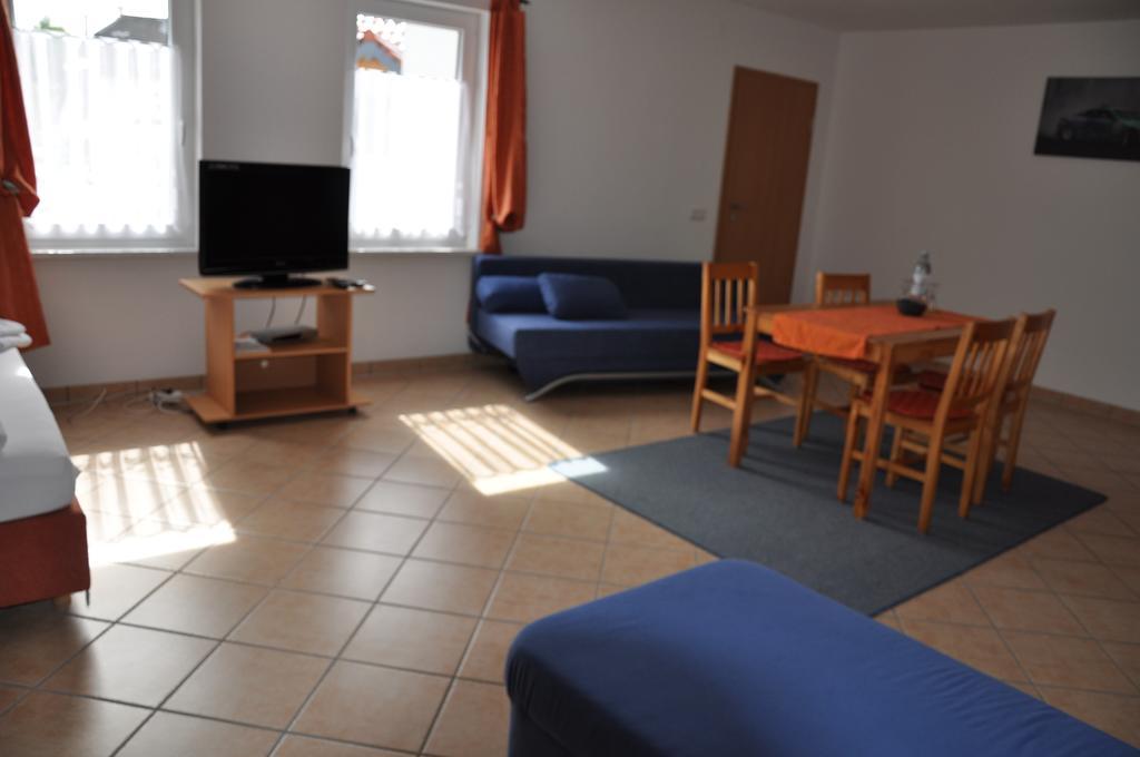 Fliederhof Ferienwohnungen Herresbach Rom bilde