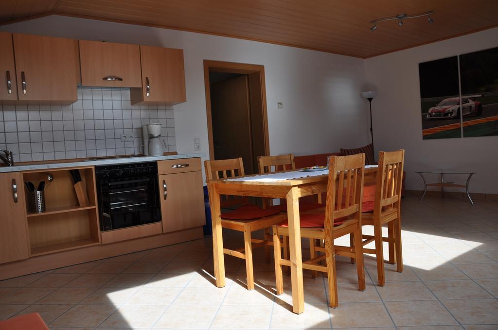 Fliederhof Ferienwohnungen Herresbach Rom bilde